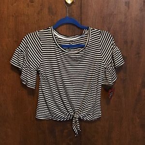 B&W shortsleeved shirt